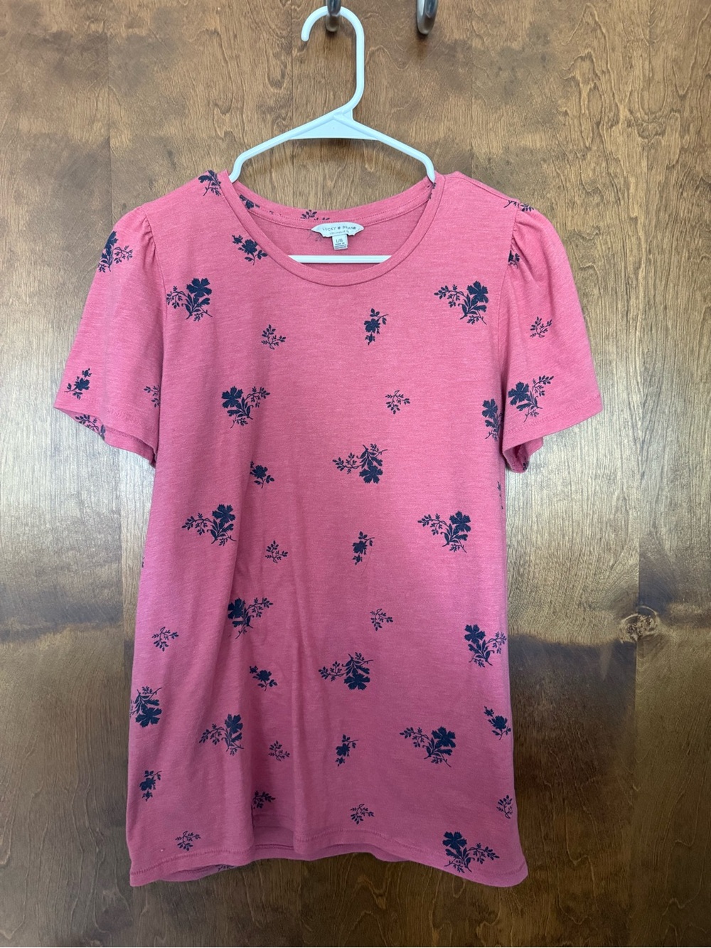 Lucky Brand rose pink puff-sleeve t-shirt with a navy floral print